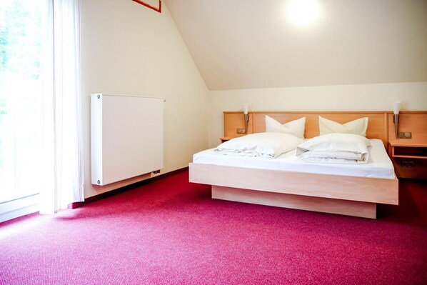 2 bedrooms, WiFi, bed sheets