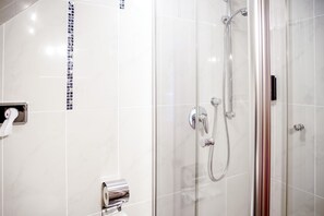 Douche, sèche-cheveux