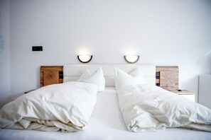 1 bedroom, WiFi, bed sheets - Comfortable and versatile room -perfect for relaxation, work and exchange (Winterberg)