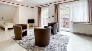 TV, stereo - Comfortable and versatile room -perfect for relaxation, work and exchange (Winterberg)