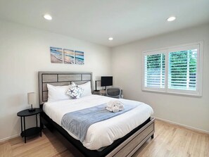 3 bedrooms, iron/ironing board, WiFi, bed sheets - NEW! Charming Oasis In Central Silicon Valley ~4beds~ beautiful backyard~ (Campbell)