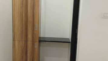 Deluxe Double Room | In-room dining