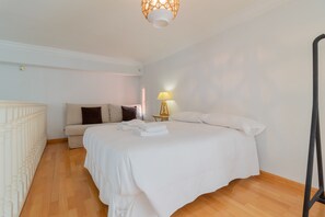 2 habitaciones, tabla de planchar con plancha y cuna de viaje 