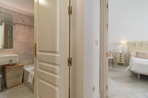 2 Schlafzimmer, Bügeleisen/Bügelbrett, Reisekinderbett, kostenloses WLAN