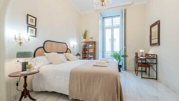 6 slaapkamers, een bureau, een strijkplank/strijkijzer, gratis wifi