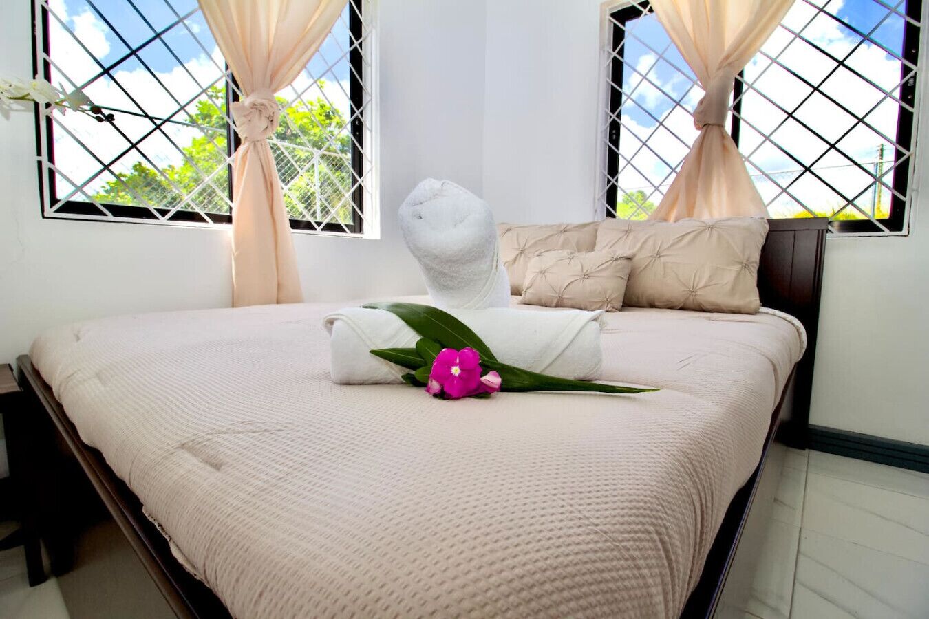 Desk, iron/ironing board, WiFi