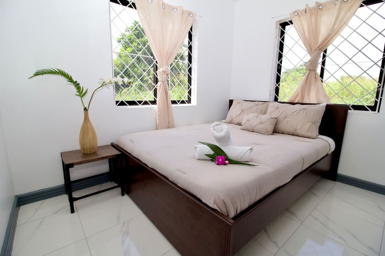 Desk, iron/ironing board, WiFi