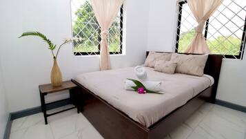 Desk, iron/ironing board, WiFi