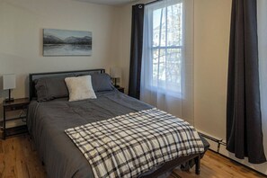 1 bedroom, iron/ironing board, travel cot, free WiFi