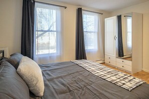 1 bedroom, iron/ironing board, travel crib, free WiFi