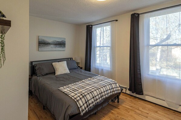 1 bedroom, iron/ironing board, travel cot, free WiFi