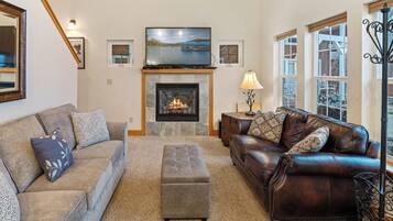 Smart TV, fireplace