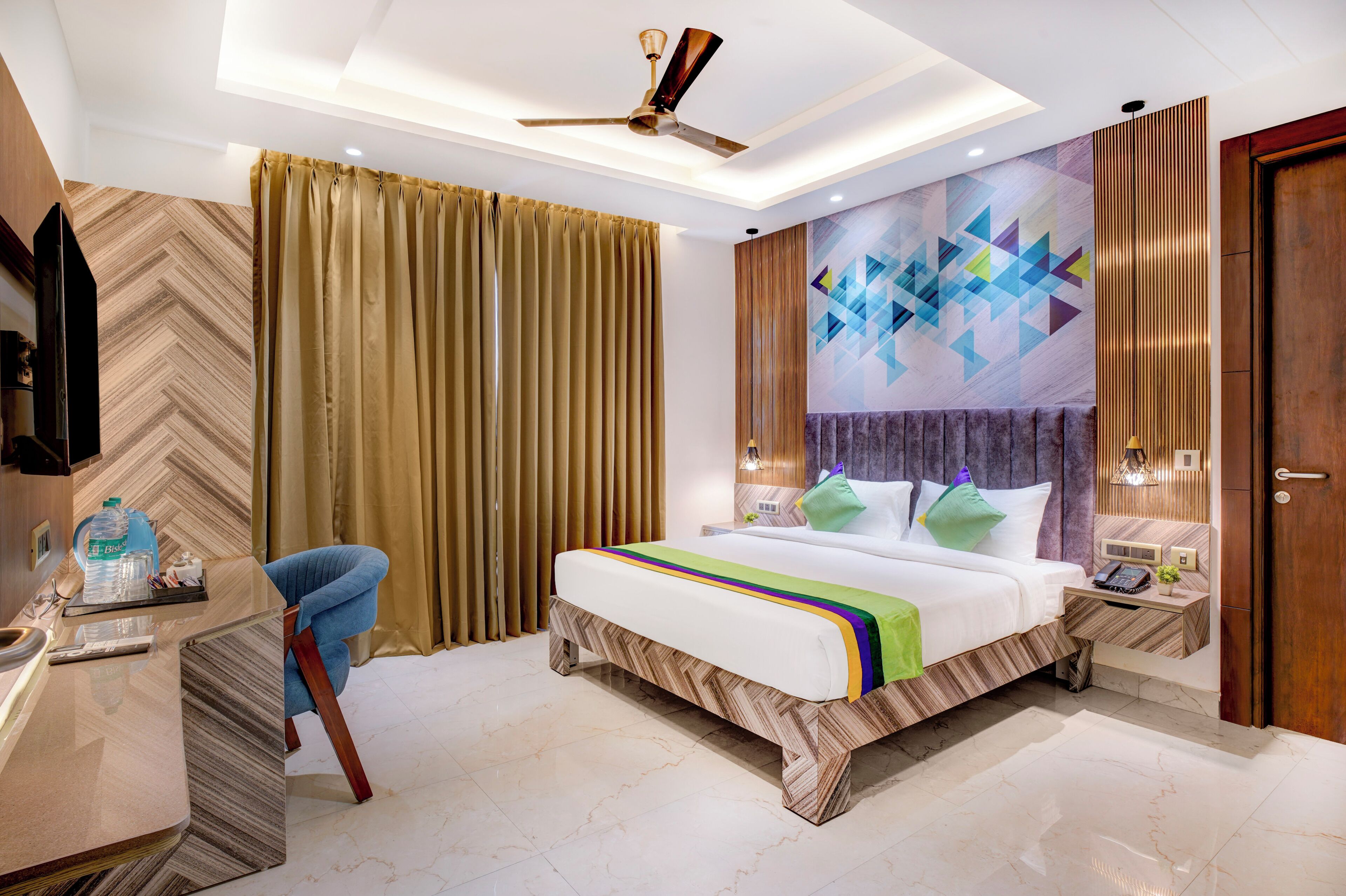 Deluxe Room | Individually furnished, desk, blackout drapes, iron/ironing board