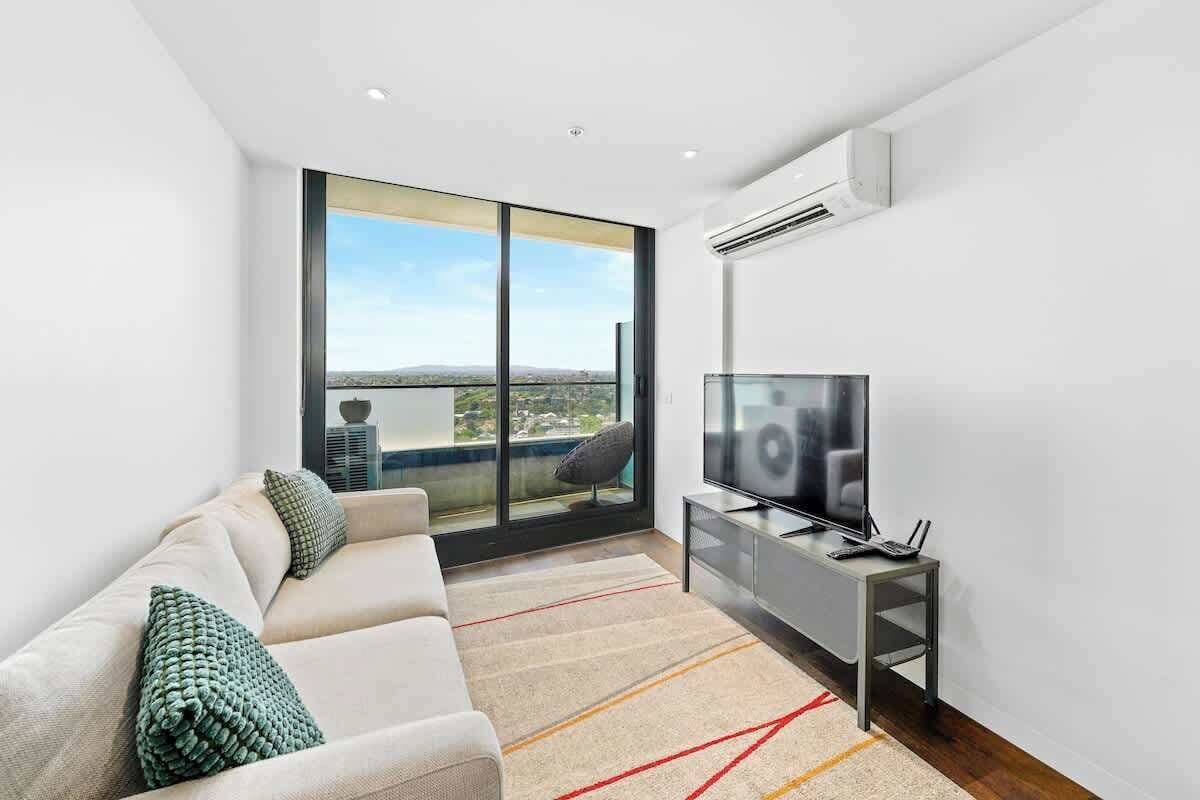 Een televisie en een kantoor