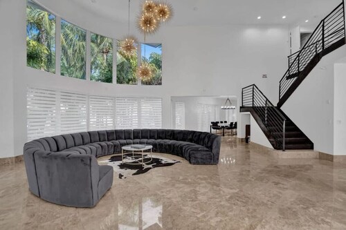 5000Sf  Luxe Mansion/Refreshing pool/Gameroom - N