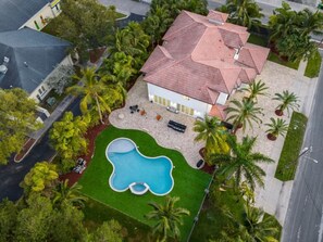 Exterior - 5000Sf  Luxe Mansion/Refreshing pool/Gameroom - N (Dania Beach)
