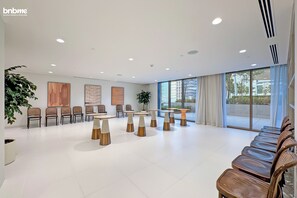 Deluxe-Apartment, 1 Schlafzimmer, Balkon | Executive-Lounge