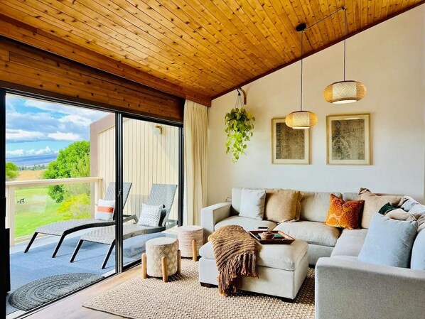 Smart-TV, Bücher, Stereoanlage