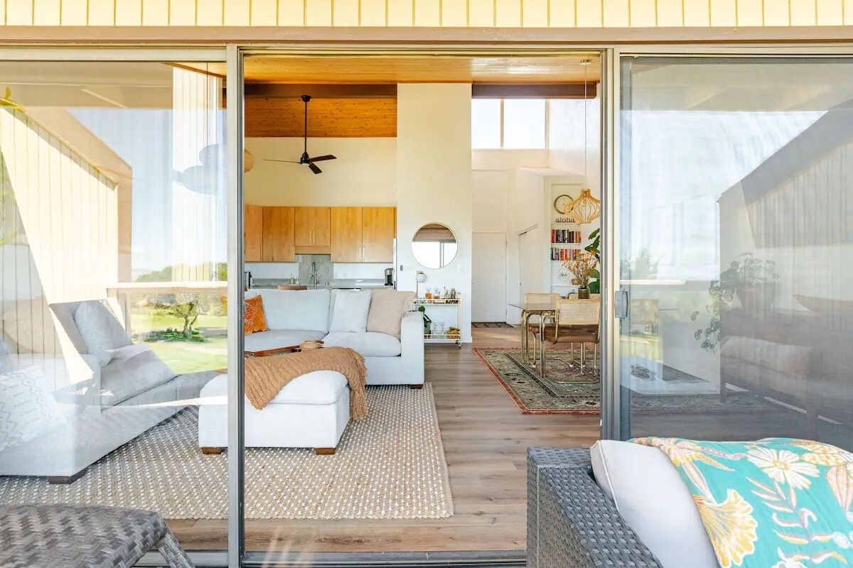 Smart TV, books, stereo