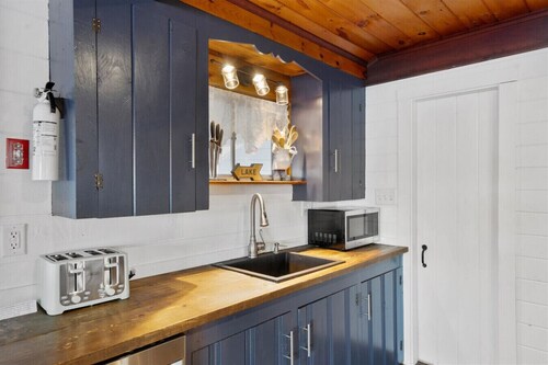 Waterfront w/ Prvt Dock & Firepit | Sleeps 8