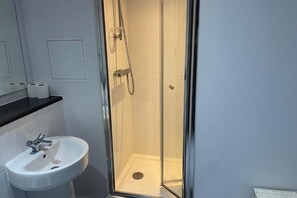 Towels, toilet paper - Radio City Apartments
 (Liverpool)