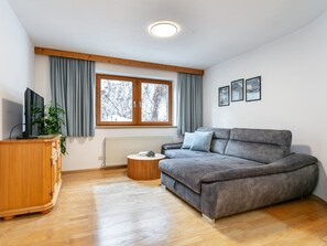 TV - Cosy apartment in the center with a garden (Kirchberg in Tirol)