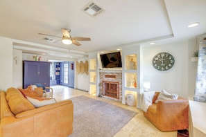 TV, fireplace, video games, books - 8 Mi to Dtwn: Pet-Friendly Phoenix Home! (Phoenix)