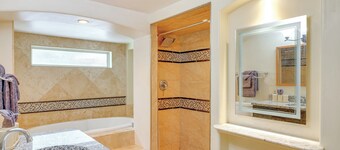 8 Mi to Dtwn: Pet-Friendly Phoenix Home!