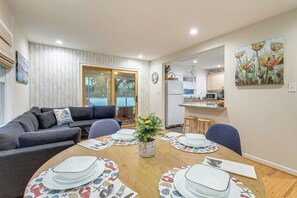 Dining Area | Dishware/Flatware Provided - Potomac River Getaway: Walk to Marina! (King George)