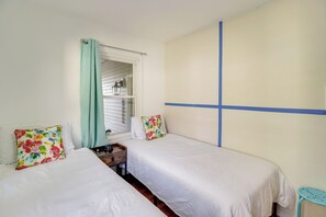 3 bedrooms, iron/ironing board, internet, bed sheets - Potomac River Getaway: Walk to Marina! (King George)
