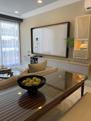 Televisión, tenis de mesa y libros