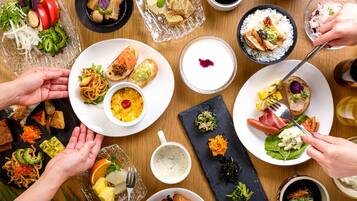 Daily buffet breakfast (JPY 2420 per person)