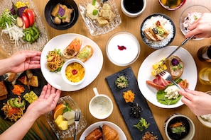Café da manhã com buffet todos os dias (JPY 2420 por pessoa)