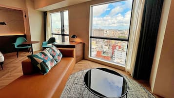 Suite junior, para no fumadores (Sky Floor 16F) | 1 habitación, caja de seguridad en la habitación y cortinas blackout