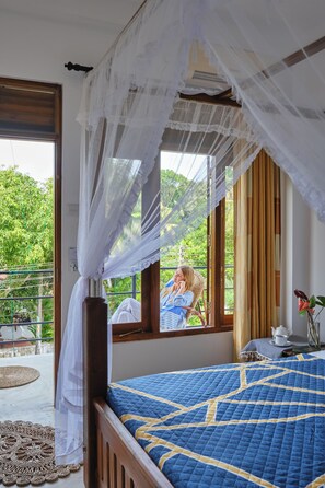6 bedrooms, iron/ironing board, WiFi, bed sheets