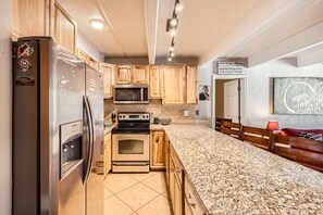 Fridge, microwave, stovetop, dishwasher