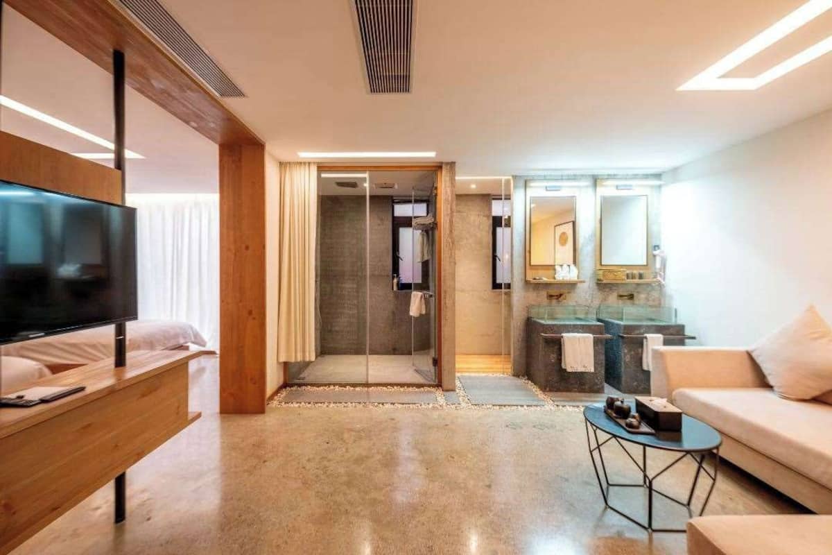 Family Twin Room | 1 bedroom, desk, laptop workspace, blackout drapes