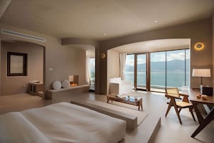 Superior Double Room, Sea View | Living area