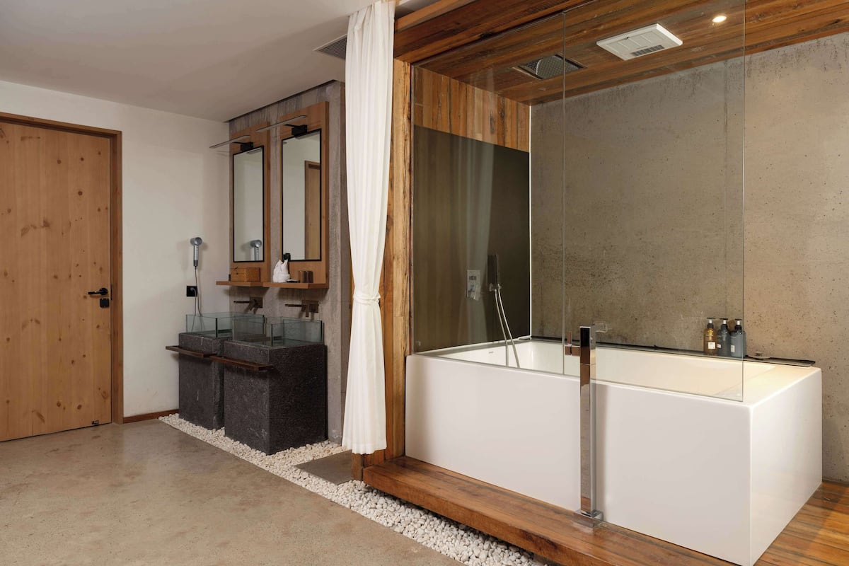 Basic Double Room, Balcony | Bathroom | Hair dryer, bathrobes, slippers, towels
