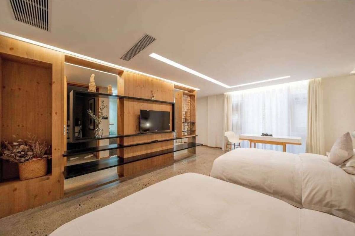 Standard Twin Room | 1 bedroom, desk, laptop workspace, blackout drapes