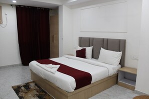 Super Deluxe Room | Egyptian cotton sheets, premium bedding, down comforters - Hotel Castle Grand (New Delhi)