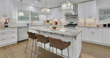 Luxury 7BR Buckhead Oasis w Pool Gameroom Firepit