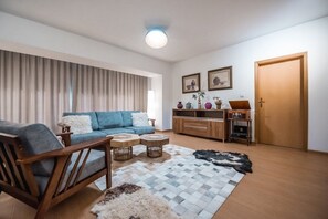 Living area - Nomad's Hideaway near Shangri-La Hotel (Ulaanbaatar)