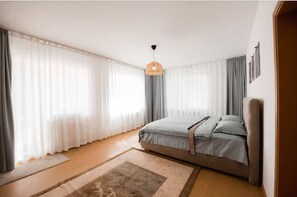 1 habitación, tabla de planchar con plancha, wifi y ropa de cama 