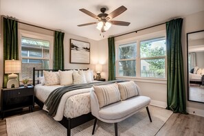 4 chambres, bureau, fer et planche à repasser, accès au Wi-Fi (inclus)