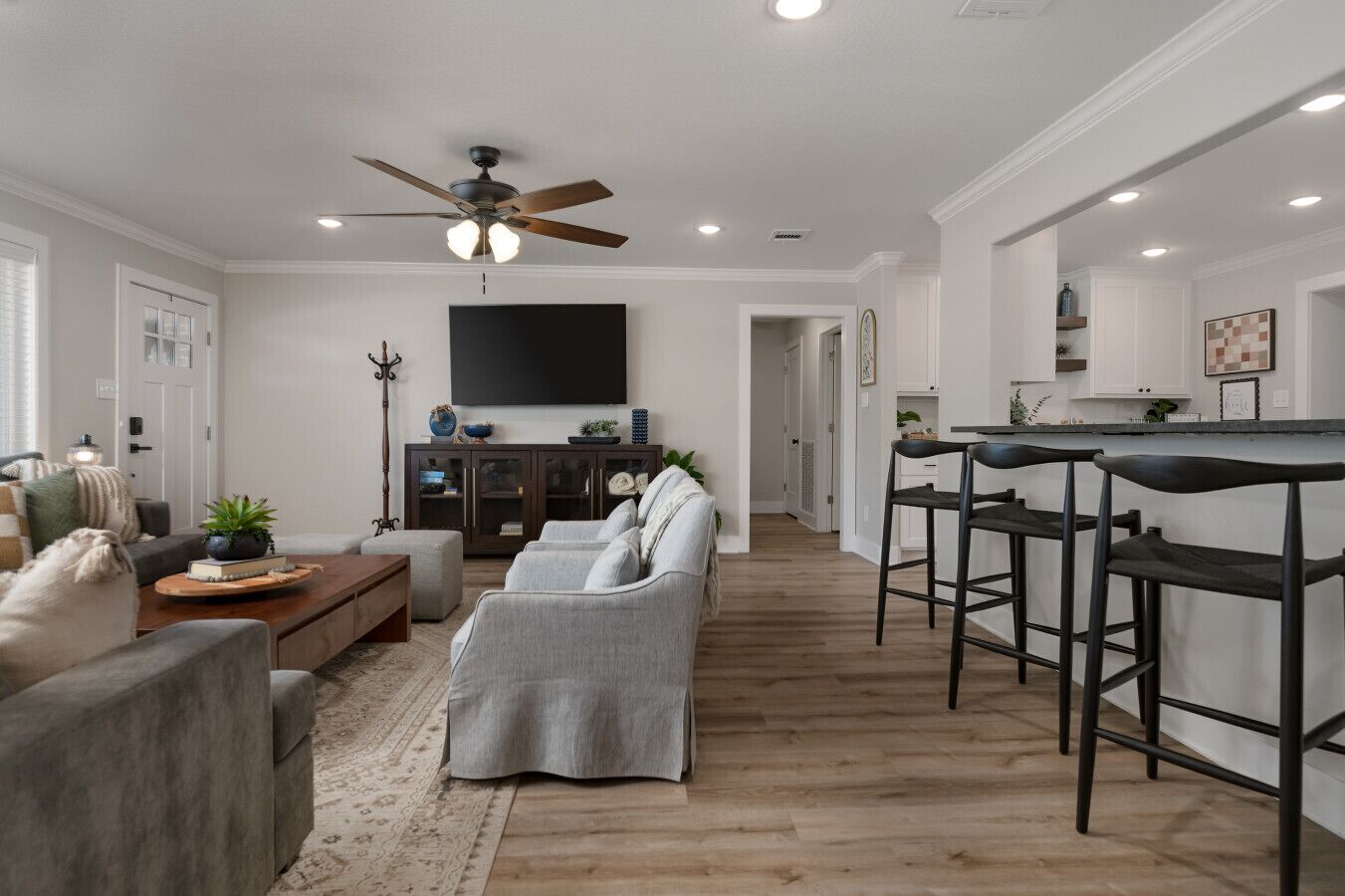 TV connectée, cheminée, espaces bureaux