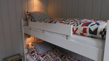 Cabin, 3 Bedrooms, Smoking, Balcony | 3 bedrooms