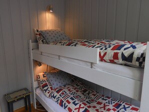 Cabin, 3 Bedrooms, Smoking, Balcony | 3 bedrooms