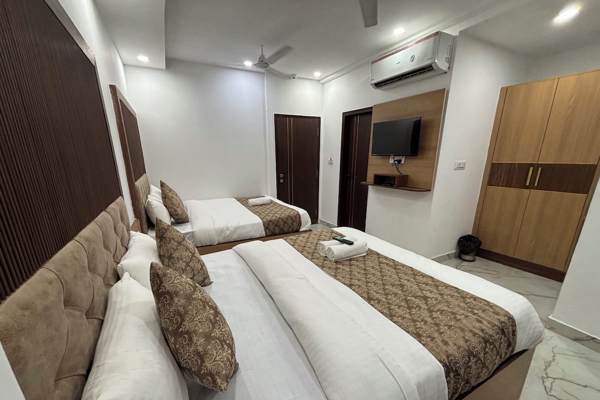 Premium bedding, down duvets, minibar, laptop workspace