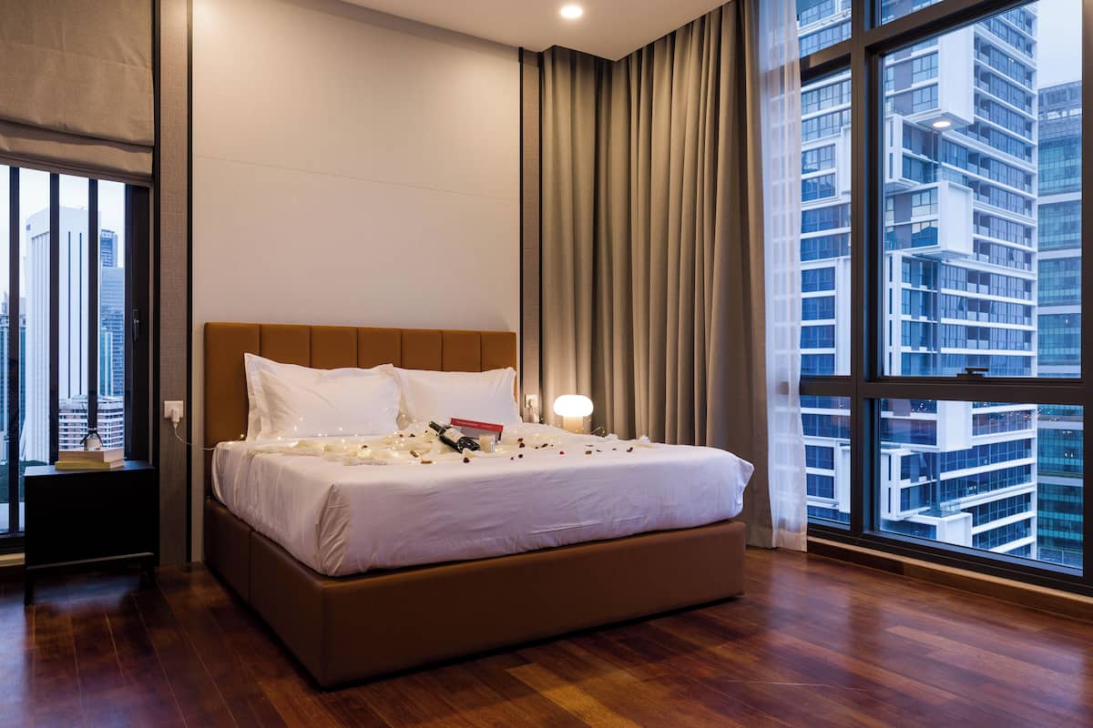 Desk, iron/ironing board, free WiFi, bed sheets